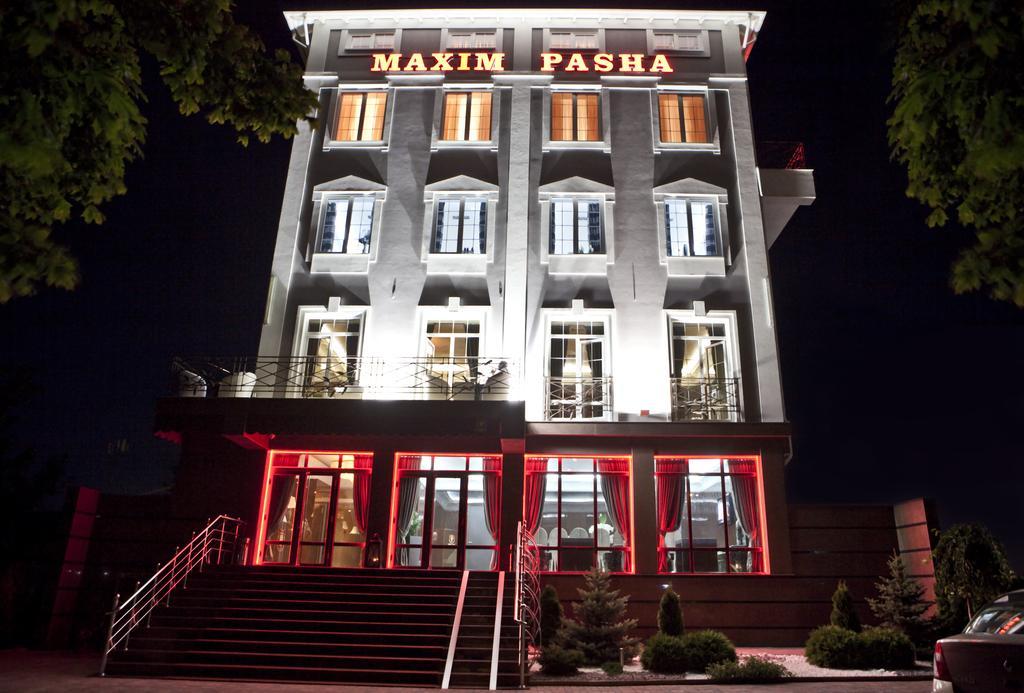 Maxim Pasha Hotel Chisinau Exterior foto